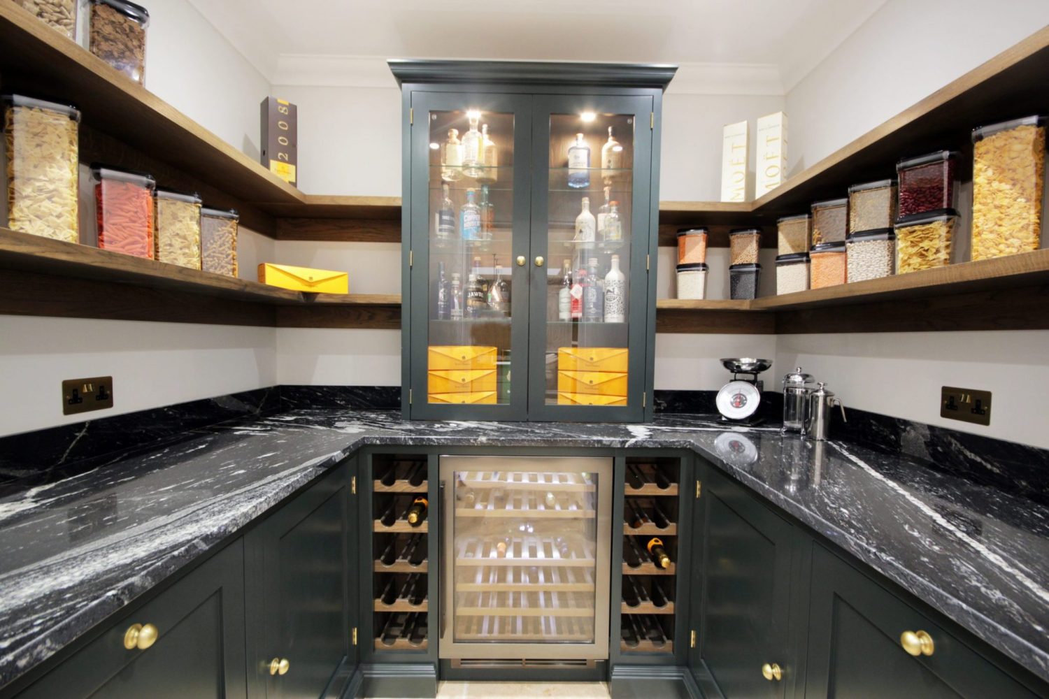 In-Frame-Shaker-walk-in-pantry-display-2-scaled