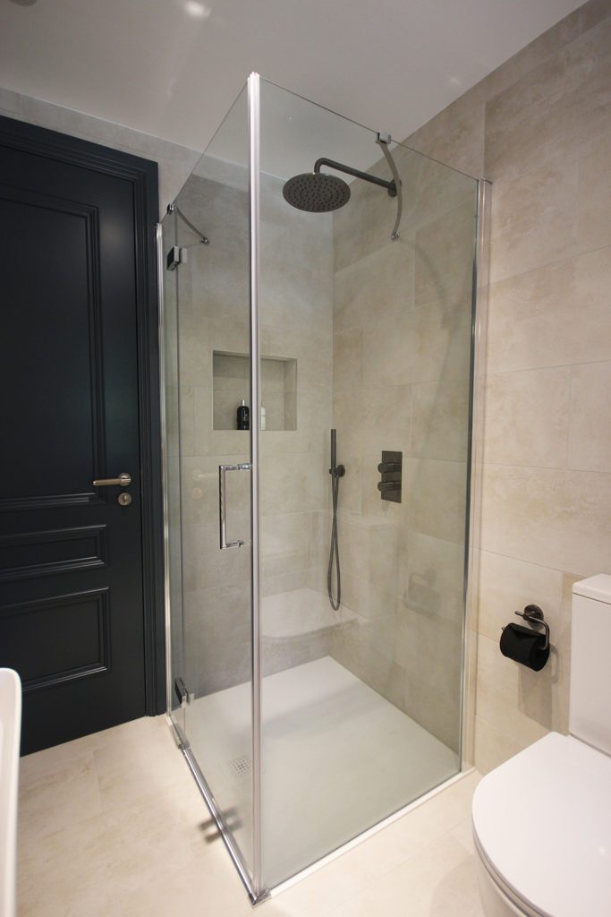 7. Merlyn frameless 900 x 900 square enclosure.