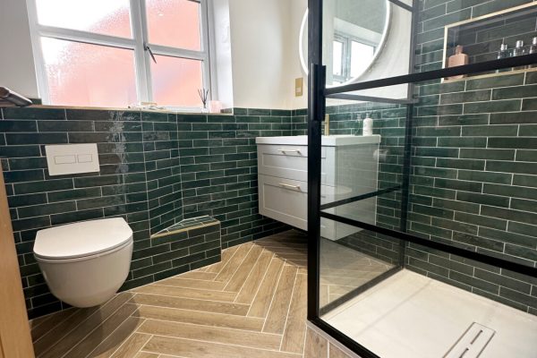A stunning pop of colour with these green metro tiles by Minoli. Paired with the warming brown herringbone floor.