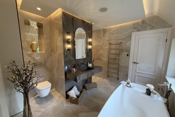 The Brown & Ivory Onyx Bathroom - An Ode to Timeless Opulence (2)